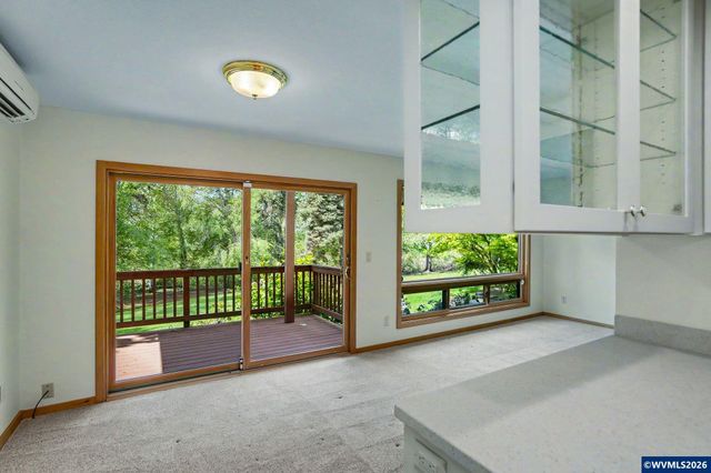 2465 Crestview Dr S, Salem, OR 97302