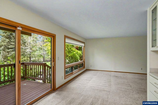 2465 Crestview Dr S, Salem, OR 97302