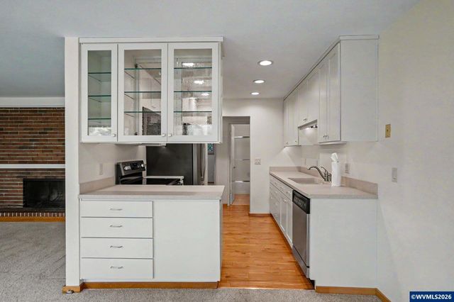 2465 Crestview Dr S, Salem, OR 97302