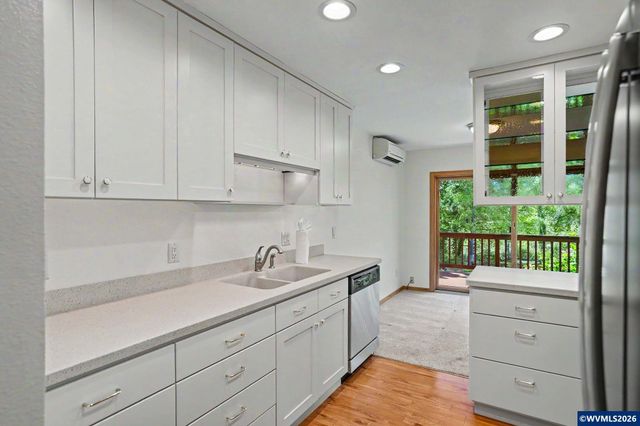 2465 Crestview Dr S, Salem, OR 97302