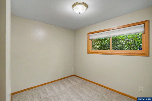 2465 Crestview Dr S, Salem, OR 97302