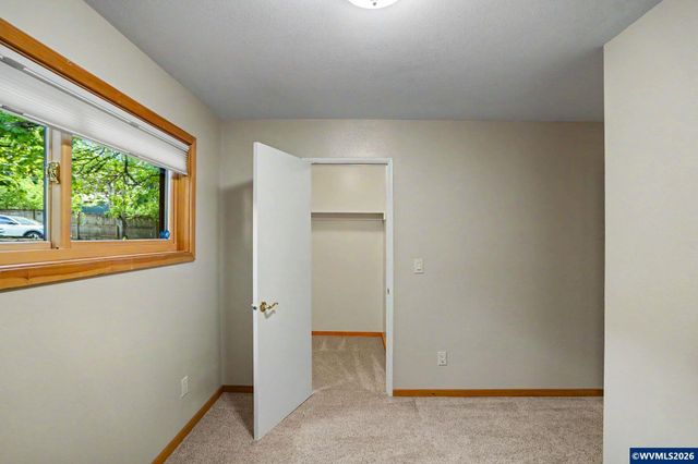 2465 Crestview Dr S, Salem, OR 97302