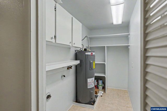 2465 Crestview Dr S, Salem, OR 97302