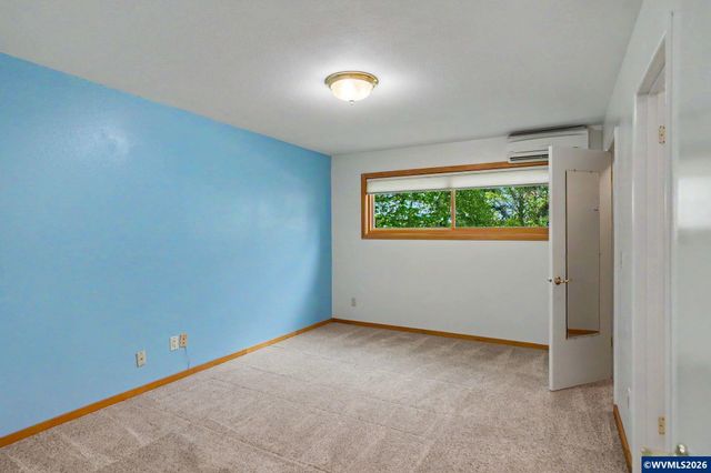 2465 Crestview Dr S, Salem, OR 97302