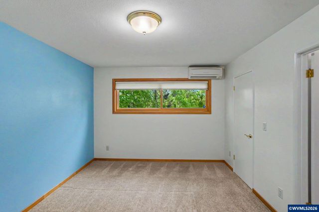 2465 Crestview Dr S, Salem, OR 97302