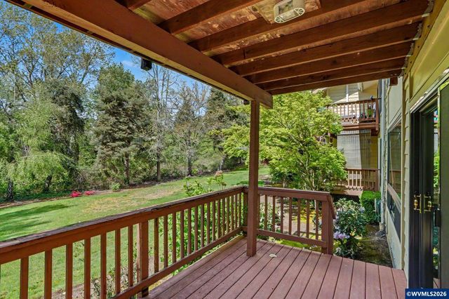 2465 Crestview Dr S, Salem, OR 97302