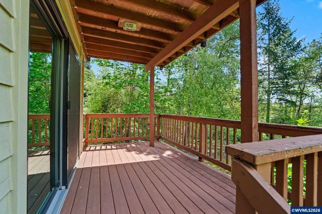 2465 Crestview Dr S, Salem, OR 97302