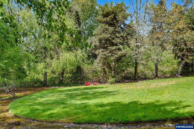 2465 Crestview Dr S, Salem, OR 97302