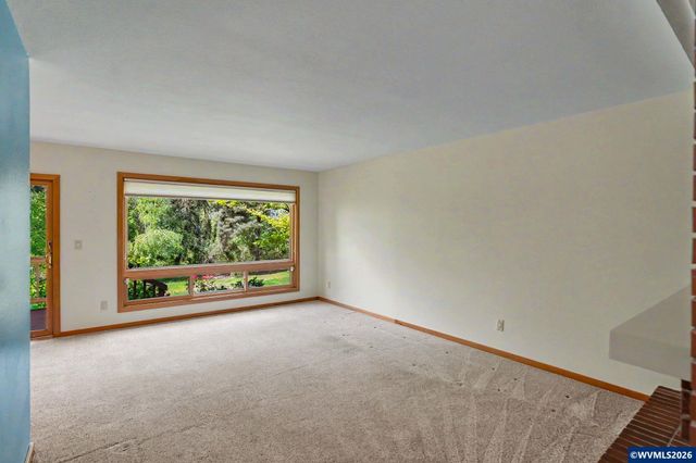 2465 Crestview Dr S, Salem, OR 97302