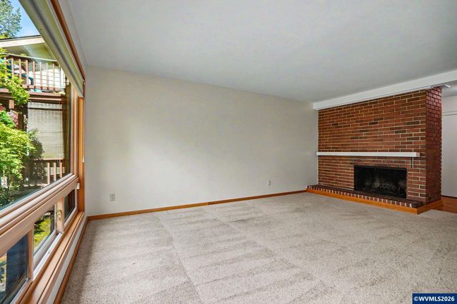 2465 Crestview Dr S, Salem, OR 97302