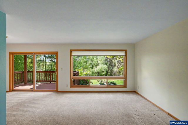 2465 Crestview Dr S, Salem, OR 97302