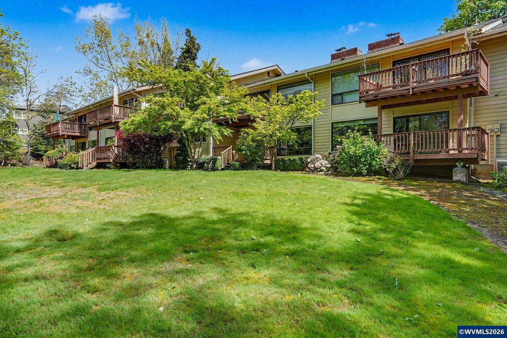 2465 Crestview Dr S, Salem, OR 97302