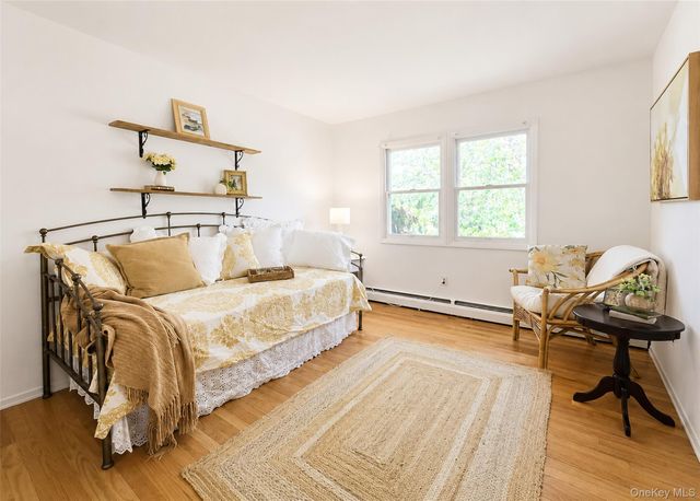 34 Barrett Avenue, Bayport, NY 11705