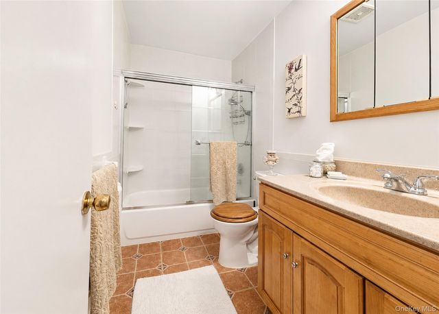34 Barrett Avenue, Bayport, NY 11705
