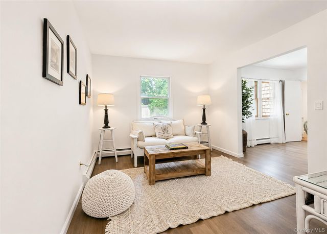 34 Barrett Avenue, Bayport, NY 11705