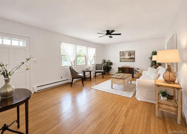 34 Barrett Avenue, Bayport, NY 11705