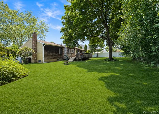 34 Barrett Avenue, Bayport, NY 11705