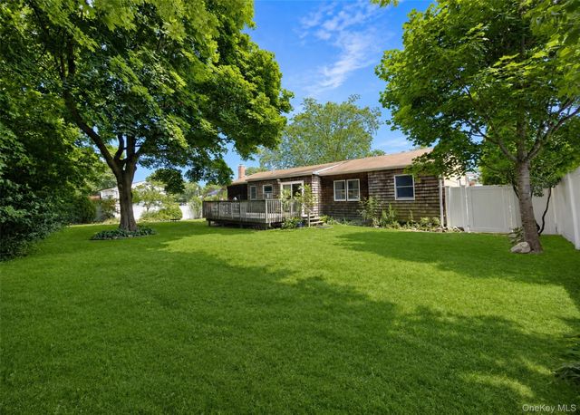 34 Barrett Avenue, Bayport, NY 11705