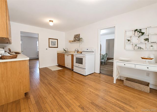 34 Barrett Avenue, Bayport, NY 11705