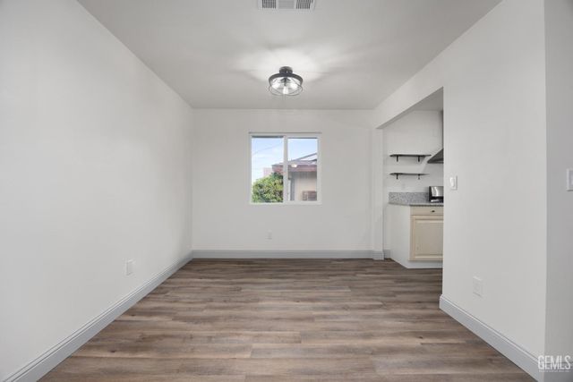 405 Pilgrim Avenue, Taft, CA 93268