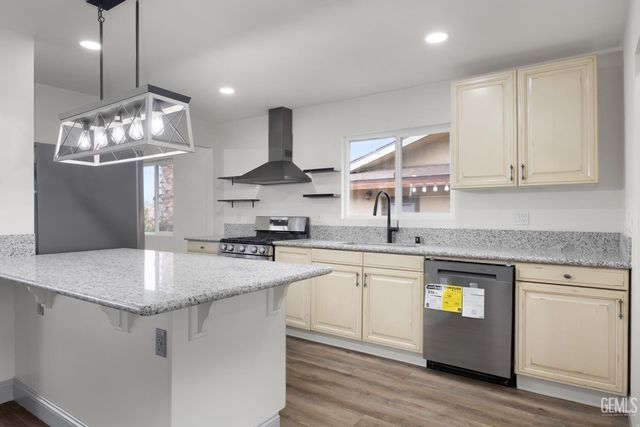 405 Pilgrim Avenue, Taft, CA 93268