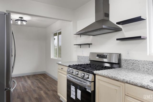 405 Pilgrim Avenue, Taft, CA 93268