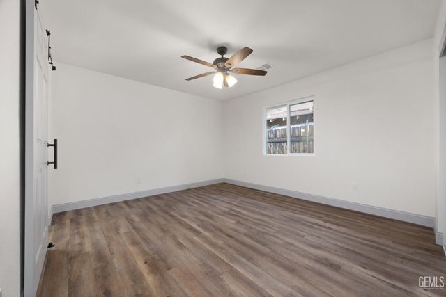 405 Pilgrim Avenue, Taft, CA 93268