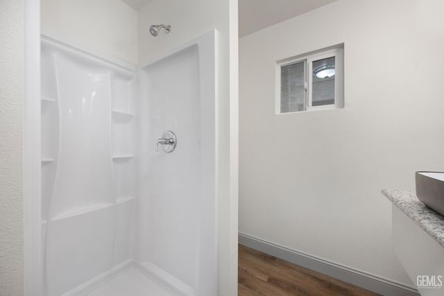 405 Pilgrim Avenue, Taft, CA 93268