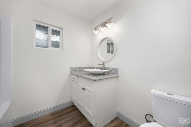 405 Pilgrim Avenue, Taft, CA 93268