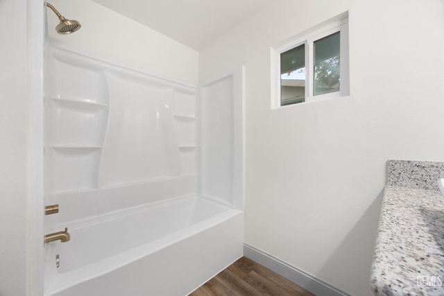 405 Pilgrim Avenue, Taft, CA 93268