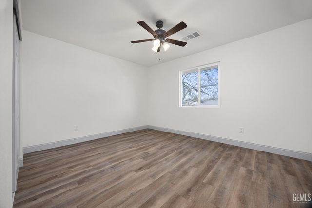 405 Pilgrim Avenue, Taft, CA 93268