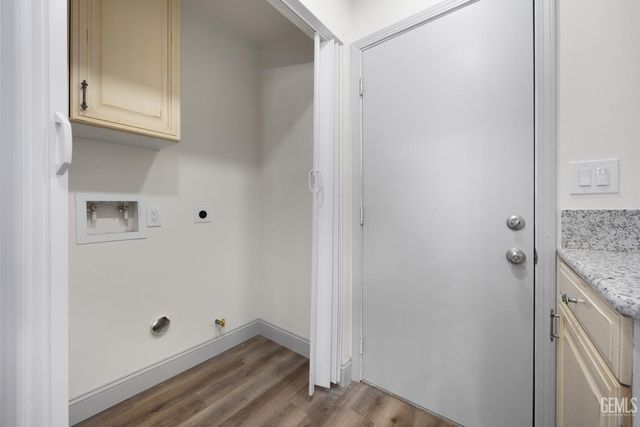 405 Pilgrim Avenue, Taft, CA 93268