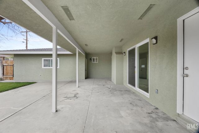 405 Pilgrim Avenue, Taft, CA 93268