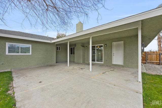 405 Pilgrim Avenue, Taft, CA 93268