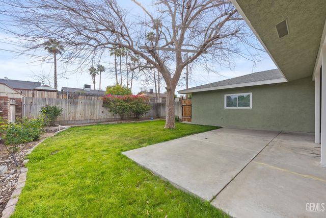 405 Pilgrim Avenue, Taft, CA 93268