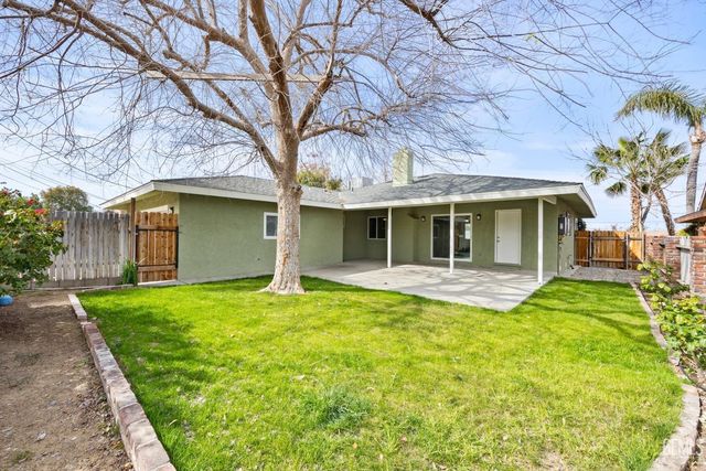 405 Pilgrim Avenue, Taft, CA 93268