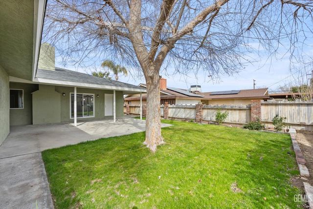 405 Pilgrim Avenue, Taft, CA 93268