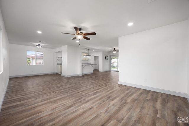 405 Pilgrim Avenue, Taft, CA 93268