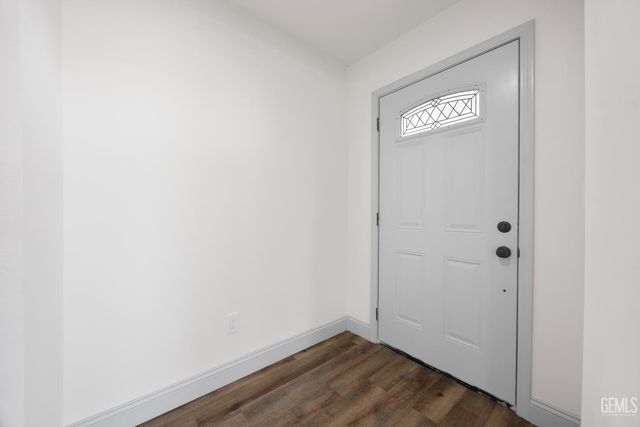 405 Pilgrim Avenue, Taft, CA 93268