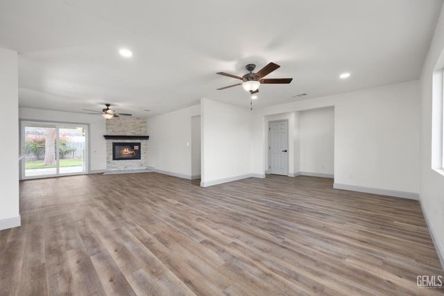 405 Pilgrim Avenue, Taft, CA 93268