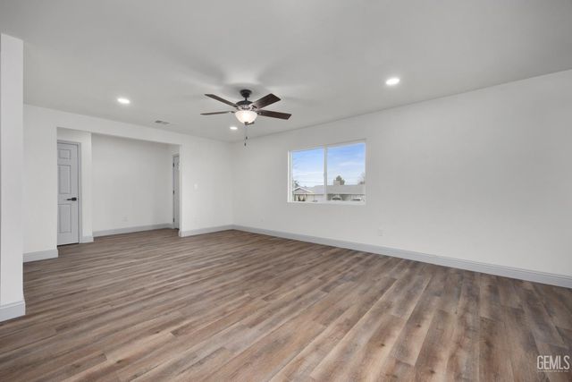 405 Pilgrim Avenue, Taft, CA 93268