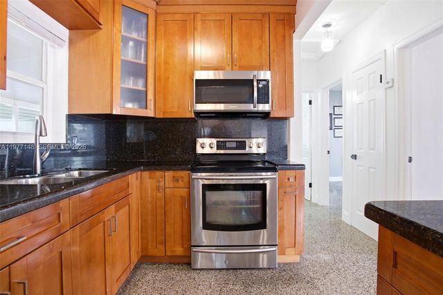 1455 NE 180th St, North Miami Beach, FL 33162