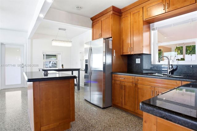 1455 NE 180th St, North Miami Beach, FL 33162