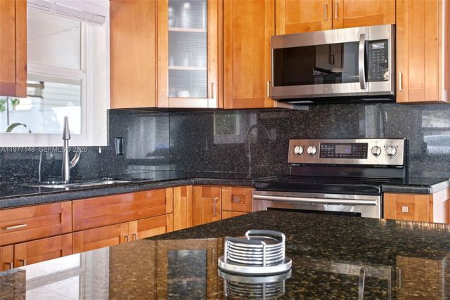 1455 NE 180th St, North Miami Beach, FL 33162