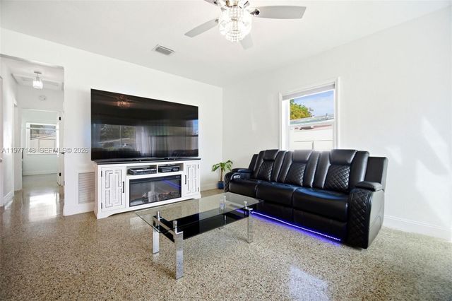 1455 NE 180th St, North Miami Beach, FL 33162