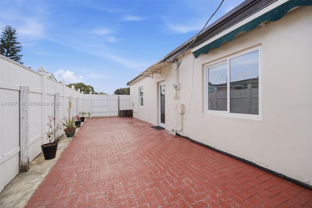 1455 NE 180th St, North Miami Beach, FL 33162