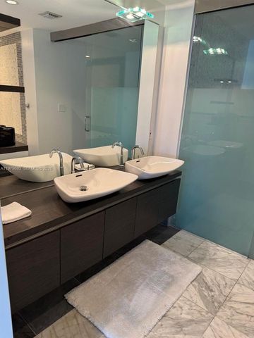 200 Biscayne Boulevard Way 3711, Miami, FL 33131