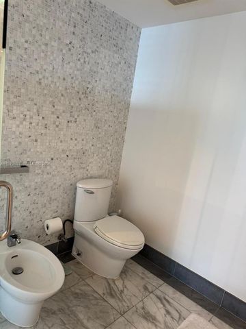 200 Biscayne Boulevard Way 3711, Miami, FL 33131