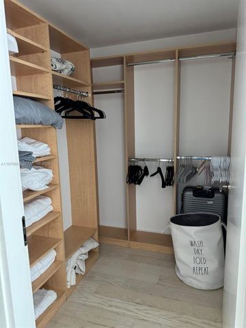 200 Biscayne Boulevard Way 3711, Miami, FL 33131