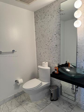 200 Biscayne Boulevard Way 3711, Miami, FL 33131